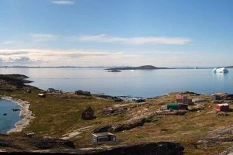 Boat charter | Closed Boat | Qasigiannguit | Disko Bay - Image 9