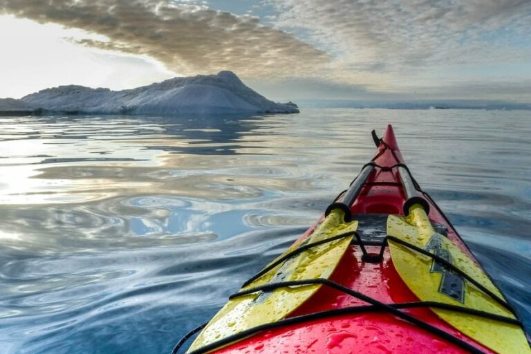 Kayaking tour from Tasiilaq | East Greenland - Image 6