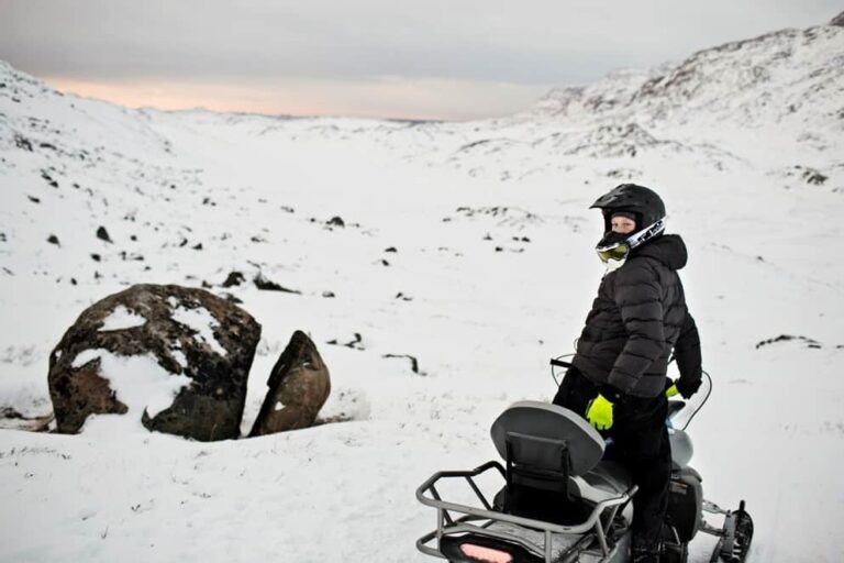 Learn to ride a Snowmobile | Sisimiut - Image 3
