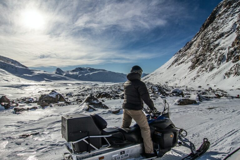 Learn to ride a Snowmobile | Sisimiut - Image 5