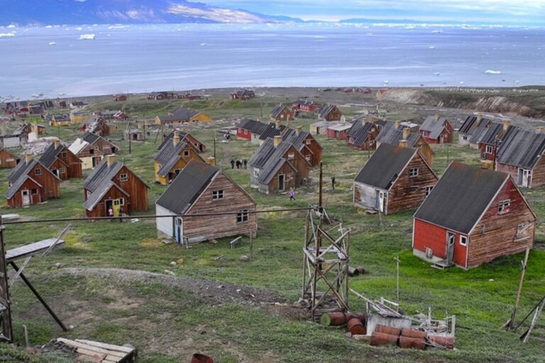 Captains Favorite Strait Cruise Sullorsuaq | Private tour | Ilulissat | Disko Bay - Image 5