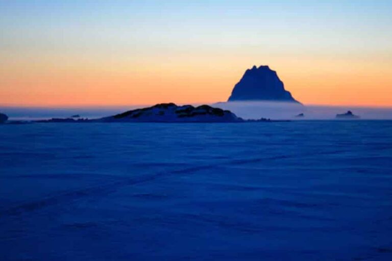 Experience Winter in the Arctic | Uummannaq & Ilulissat | from Iceland - Image 15