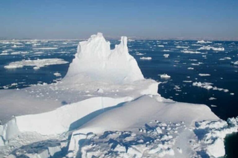 Master Exploring Ilulissat Icefjord From Above | Ilulissat | Disko Bay - Image 12