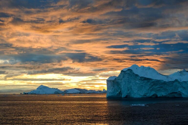 Midnight Sailing | Uummannaq | North Greenland - Image 4