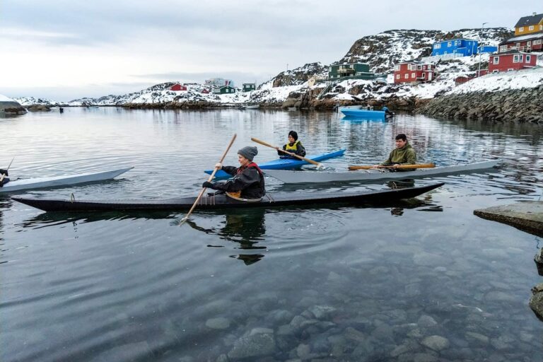 Ro med en traditionel Grønlandsk kajak | Sisimiut - Billede 5