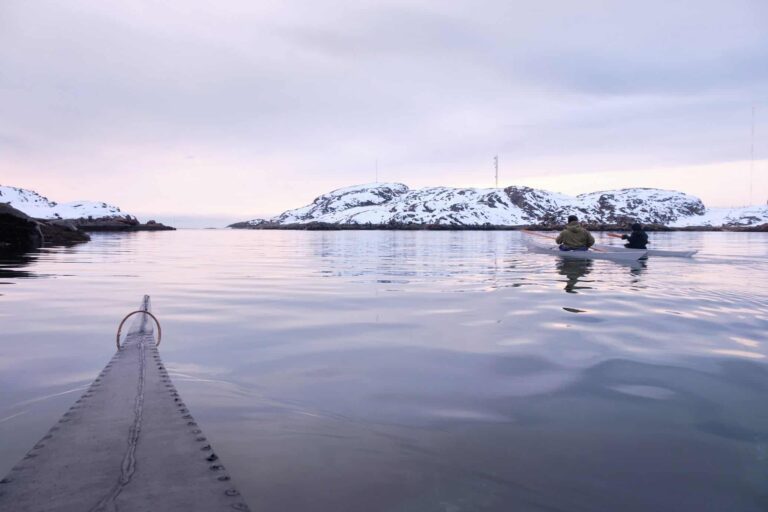 Ro med en traditionel Grønlandsk kajak | Sisimiut - Billede 8