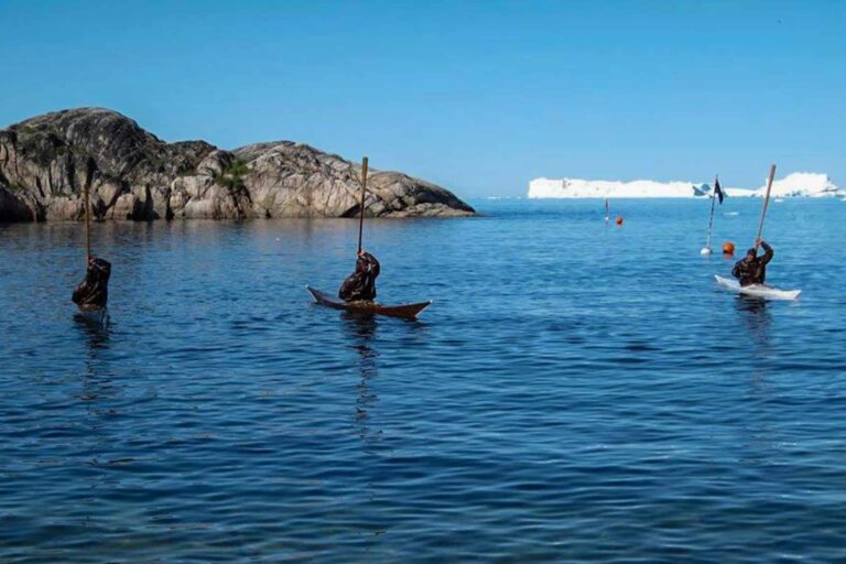 Ro med en traditionel Grønlandsk kajak | Sisimiut - Billede 9