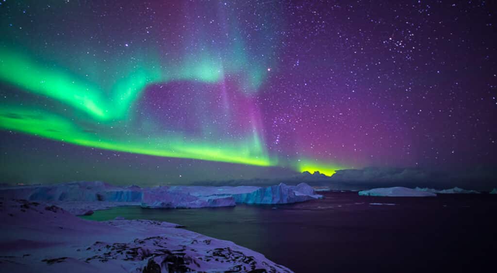 Northen lights over Ilulissat icefjord