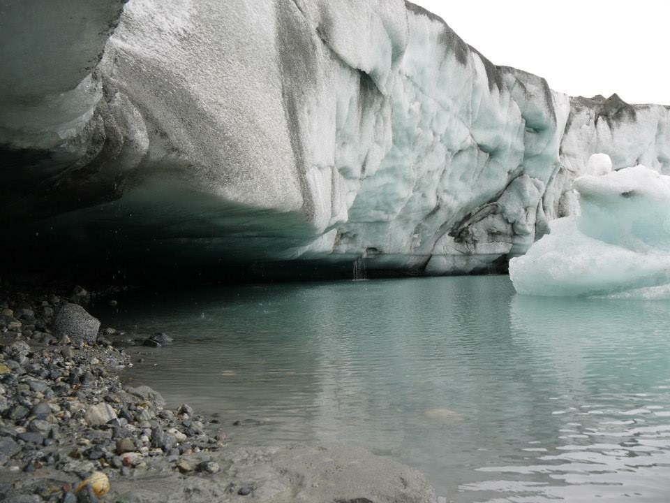 Glacier by the water
