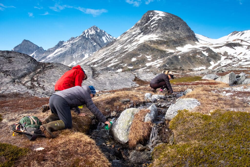 Re-fill your water bottle anywhere while hiking in Greenland - Guide to Greenland