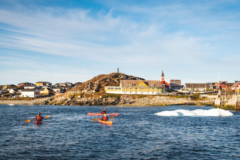 Guided 3-hour kayak tour along the coastline | Nuuk- Guide to Greenland