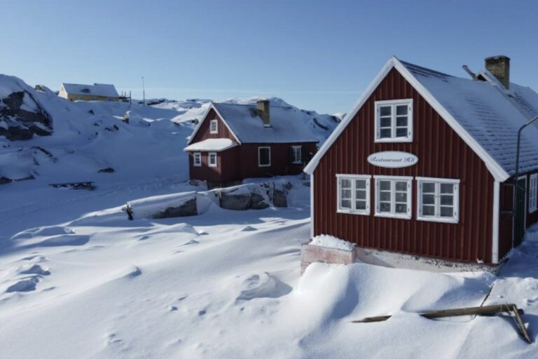 Snowshoe hike and restaurant H8 | Oqaatsut | Disko Bay - Image 3