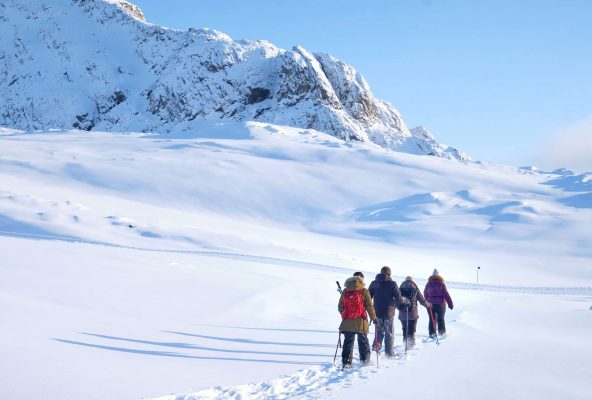 Heading out into the backcountry on a snowshoeing trip in Sisimiut – Guide to Greenland Heading out into the backcountry on a snowshoeing trip in Sisimiut - Guide to Greenland