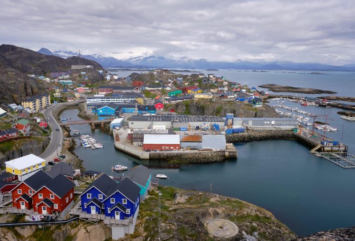 Scenic-viewpoint-over-the-town-of-Maniitsoq-Guide-to-Greenland Scenic-viewpoint-over-the-town-of-Maniitsoq-Guide-to-Greenland
