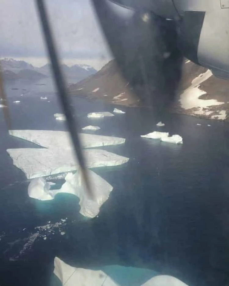 Icebergs seen from a small plane