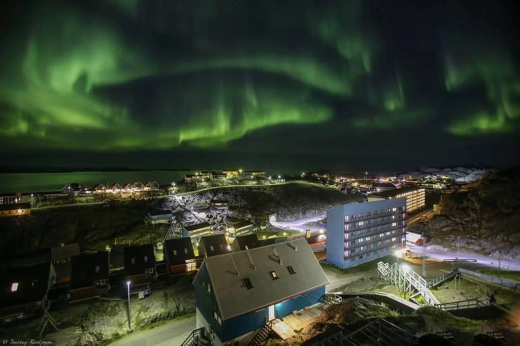 Photo - Inutsiaq Kreutzmann - Northern lights above Maniitsoq